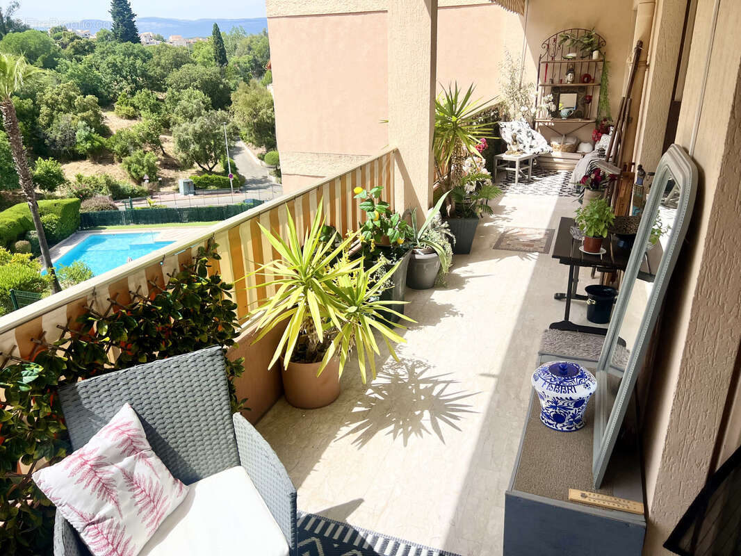 Cannes croix des gardes t2 possible t3 de 47m2 terrasse 19m2 piscine parking - photo 2