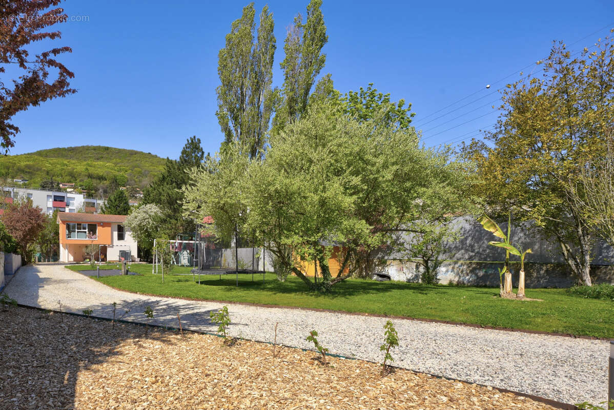 Maison à COUZON-AU-MONT-D'OR