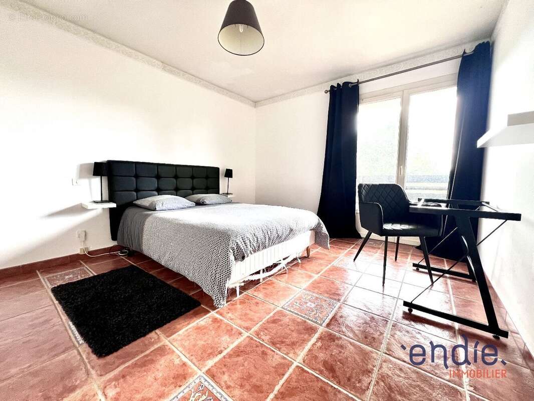 Commerce à NIEUIL-L&#039;ESPOIR