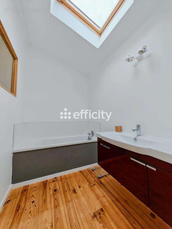 Maison 175 m² à Berson  - photo 16