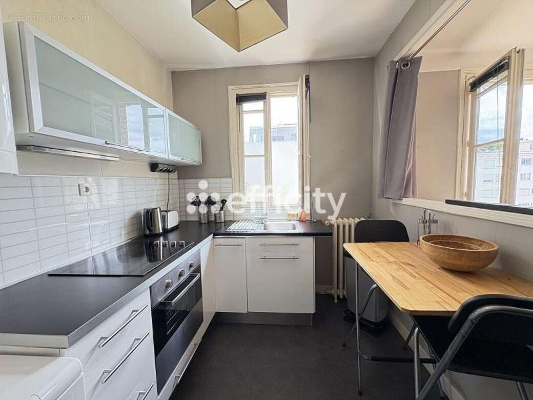 Appartement à COURBEVOIE