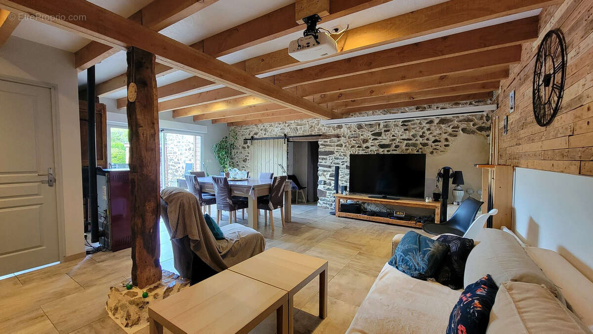 Maison à COURLAY