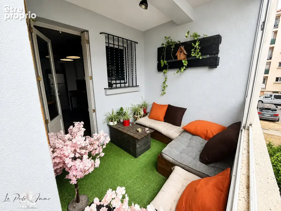 T3 de 75 m2 • 2 loggias • terrasse • 2 garages • 1 parking • 1 cave - photo 11