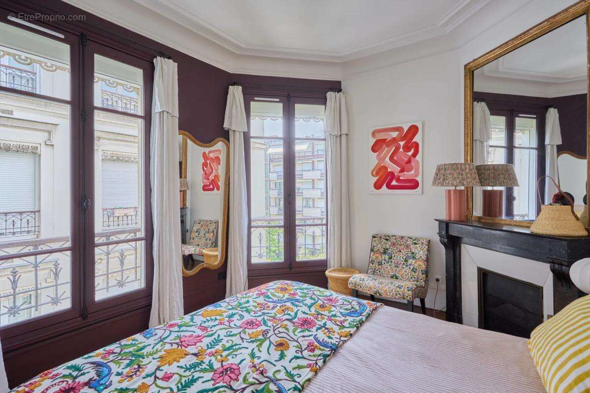 Appartement à PARIS-16E