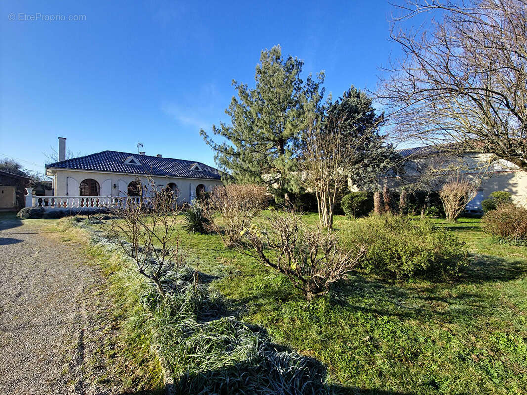 Maison à LAVERNOSE-LACASSE