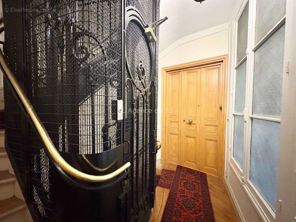 Boucicaut / superbe appartement traversant /  haussmannien / 4 pieces / cave / - photo 6