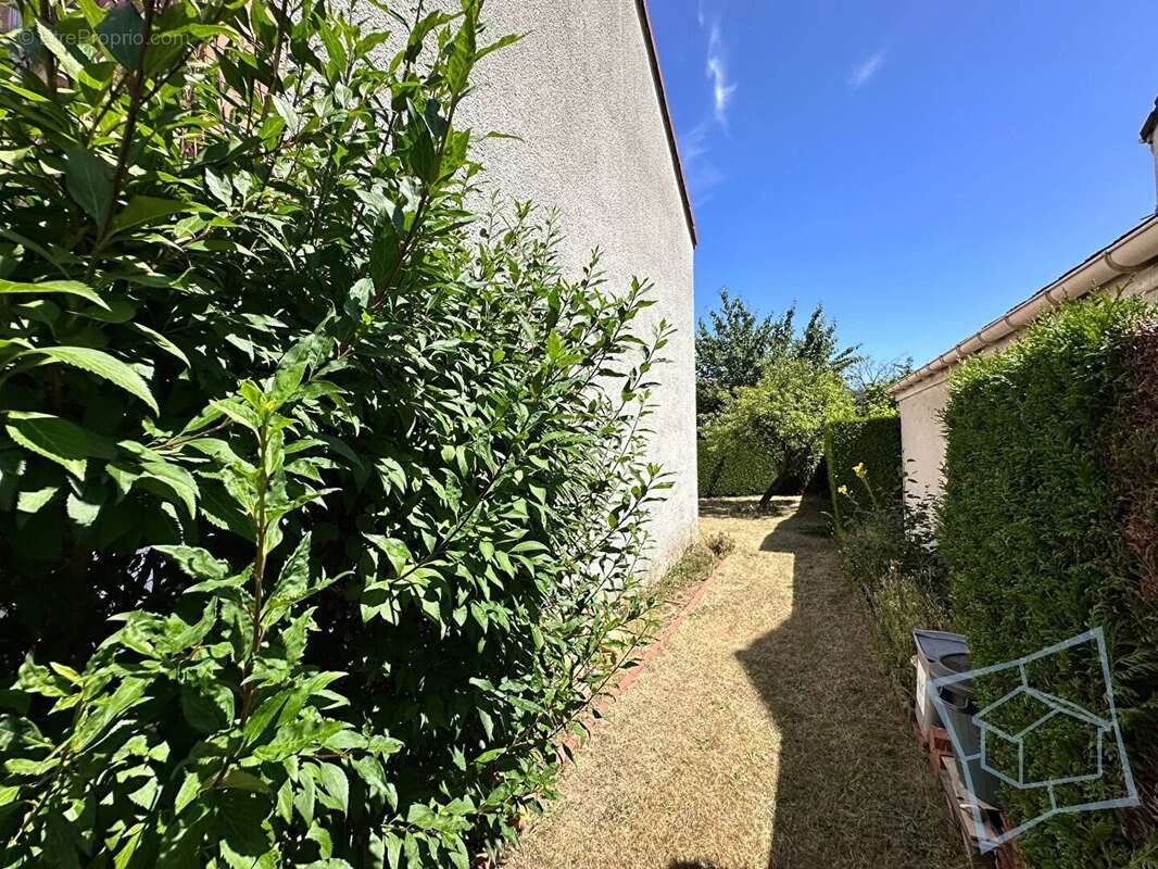 Maison à VOISINS-LE-BRETONNEUX