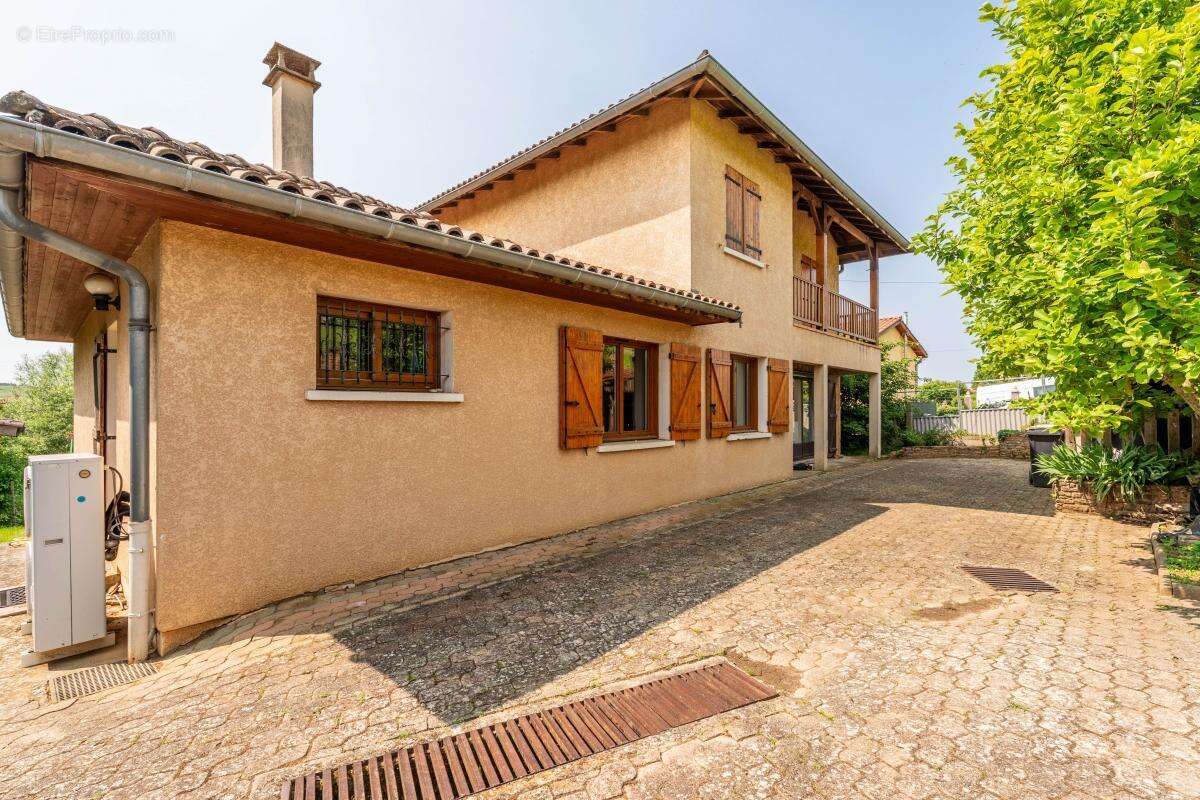 Maison à SAINT-GERMAIN-SUR-L'ARBRESLE