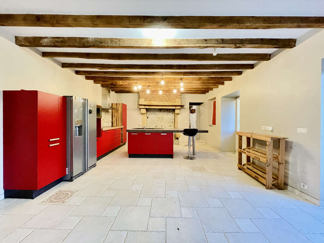 Maison à LESIGNAC-DURAND