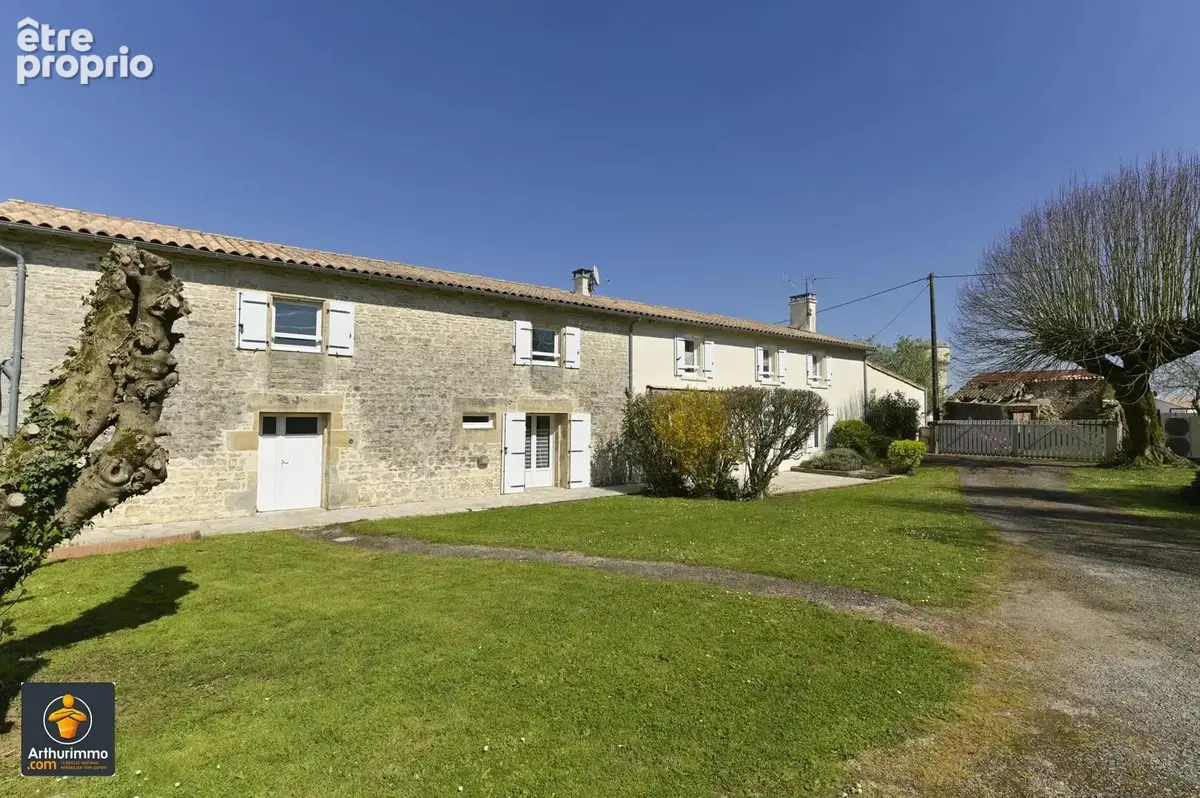 Maison à SAINTE-NEOMAYE