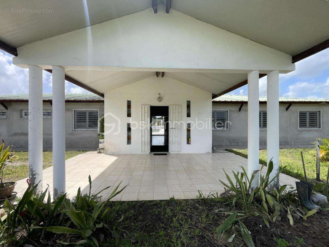 97310 – kourou – propriété d’exception sur 2,6 hectares – maison 5 pièces – piscine – suite parentale – 3 chambres de 21 m² avec - photo 15