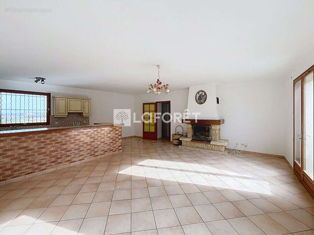 Maison à MORAINVILLIERS