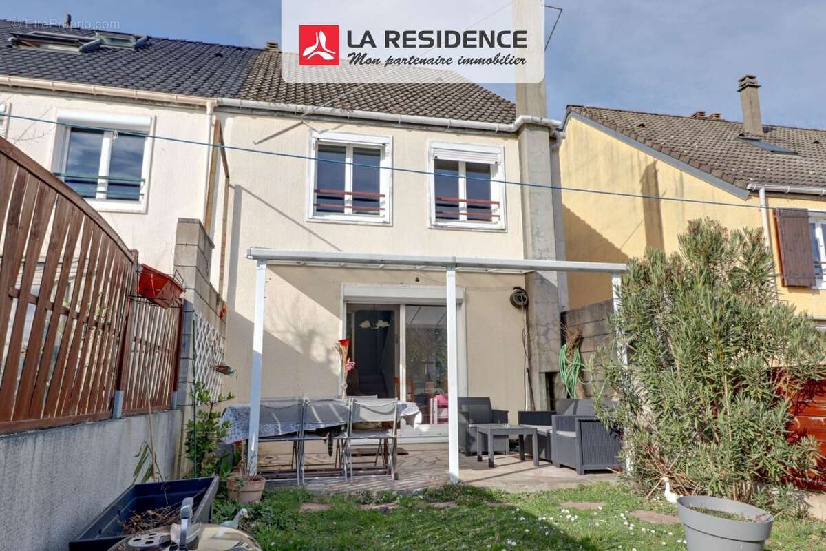 Maison à JOUY-LE-MOUTIER