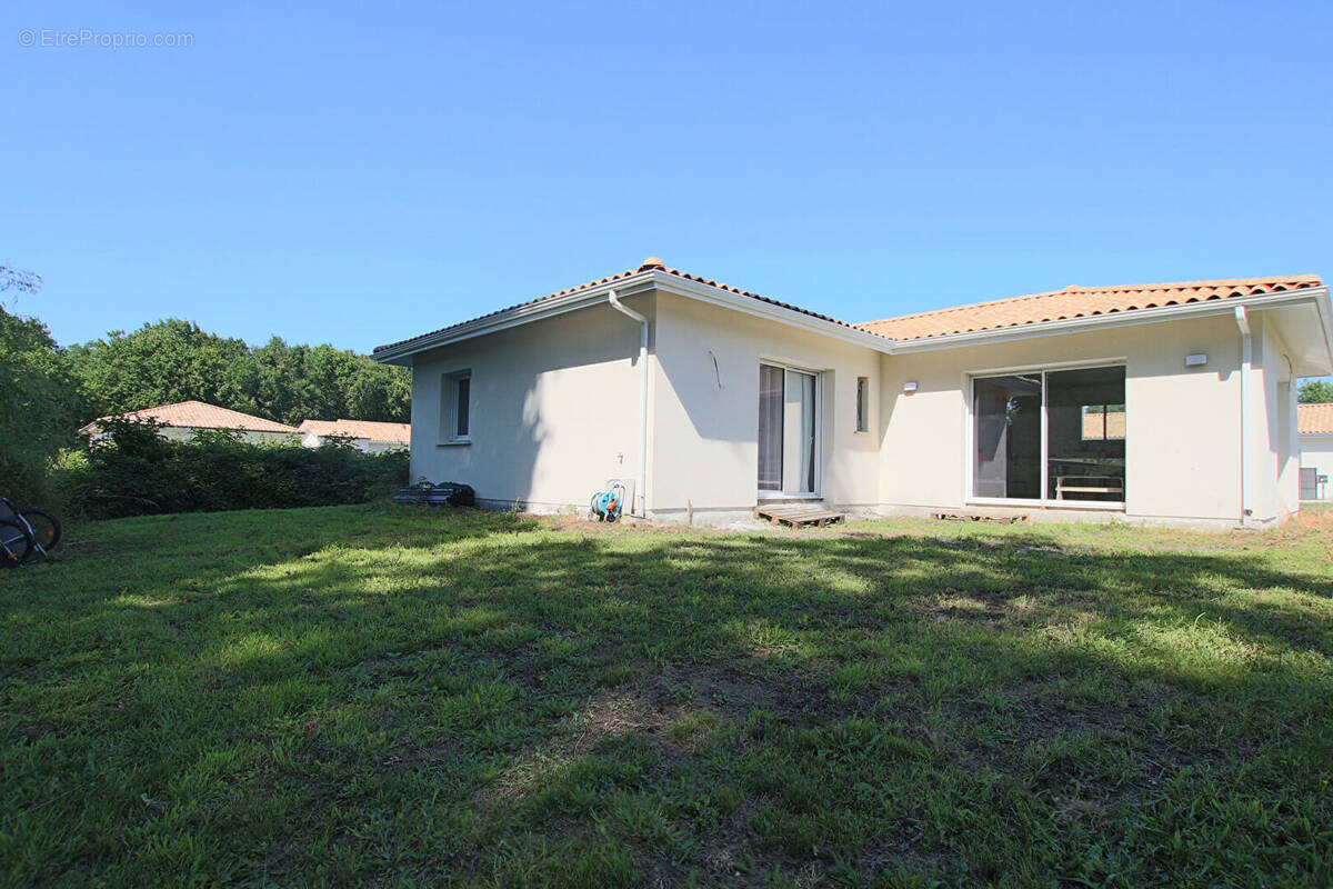 Maison à SALLES