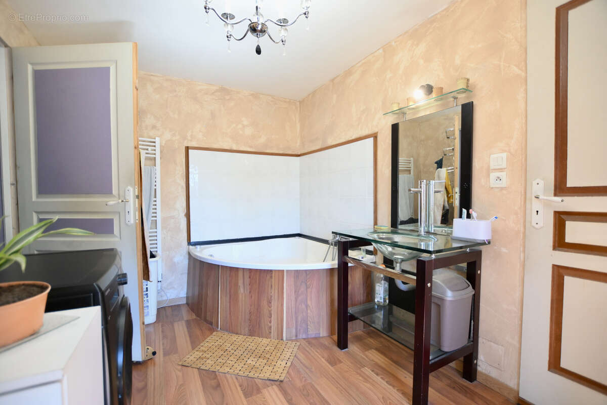 Maison à CHASTELLUX-SUR-CURE