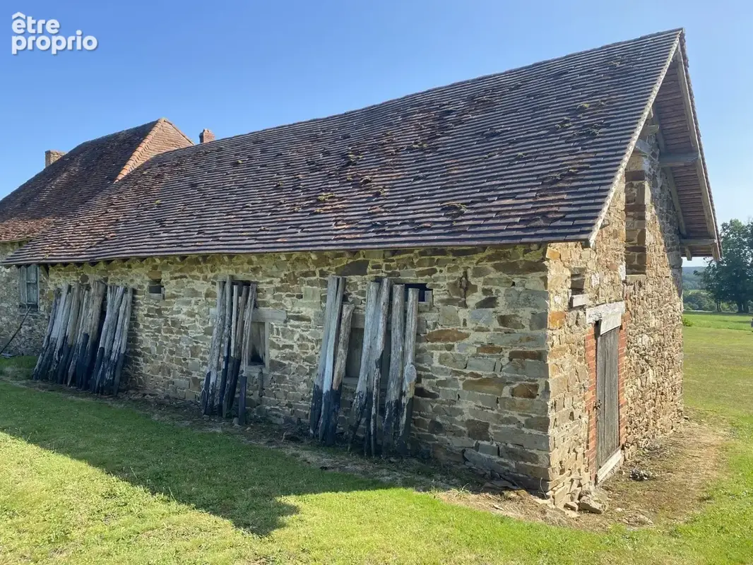 Propriete a renover avec terrain - photo 7