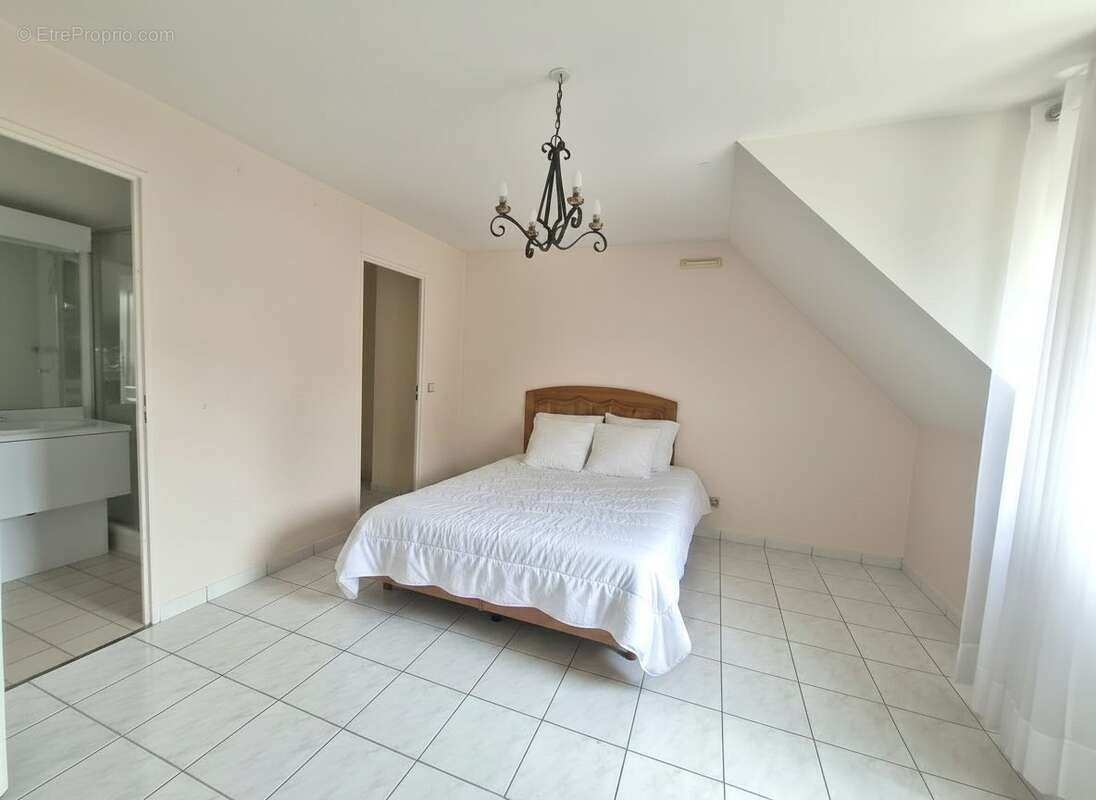 Maison 153 m² à Noisy-Le-Grand  - photo 8