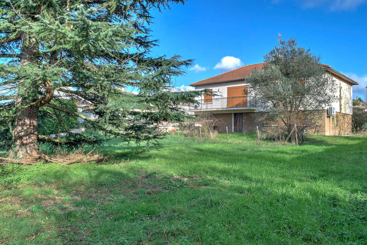 GENAY (69) - Maison 141 m² - 7 pièces - 1775 m² de terrain - Fort potentiel - photo 16
