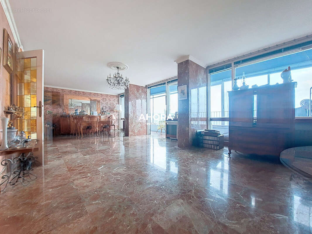 Appartement à MARSEILLE-9E