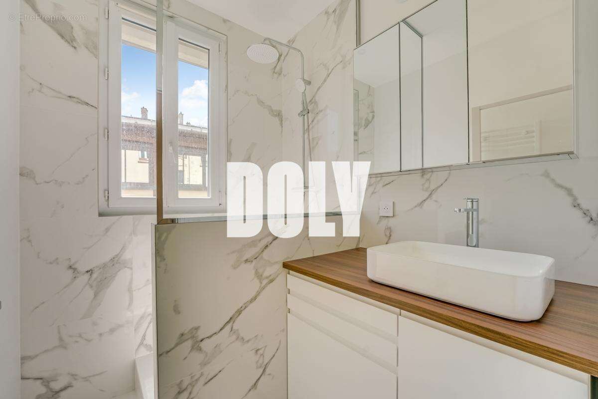Appartement à PARIS-11E