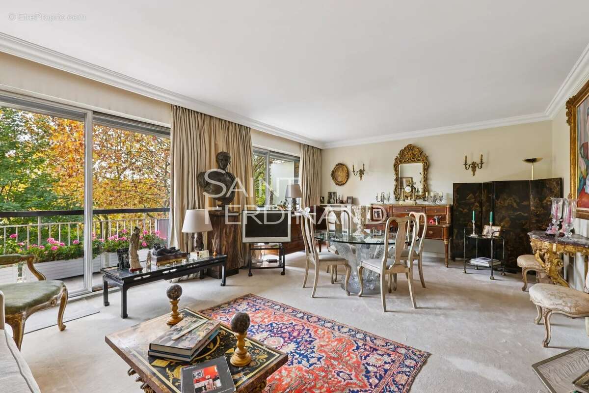 Appartement à NEUILLY-SUR-SEINE