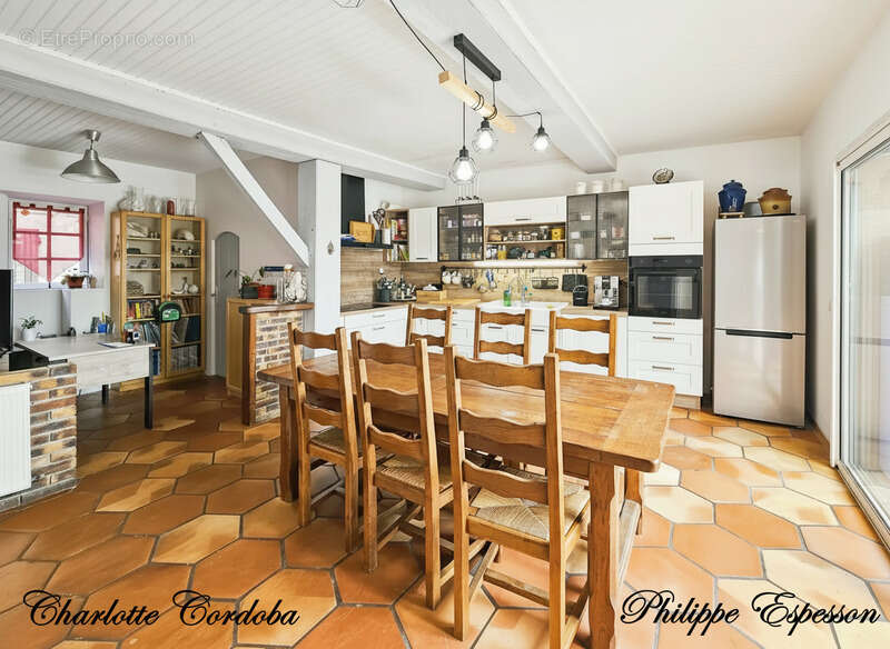  Une maison de caractère de 7 pièces où l'histoire rime avec sérénité - photo 5