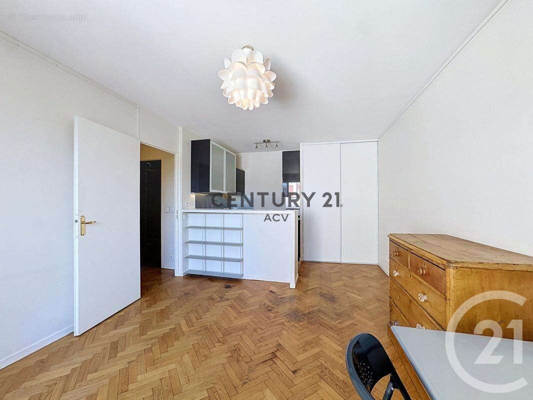 Appartement 25 m² à Saint-Maurice  - photo 3