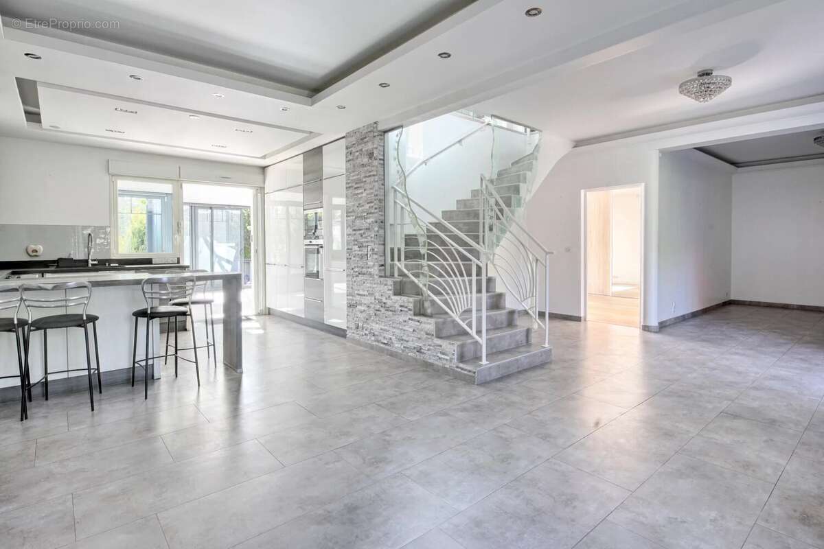 Maison à SAINT-MAUR-DES-FOSSES