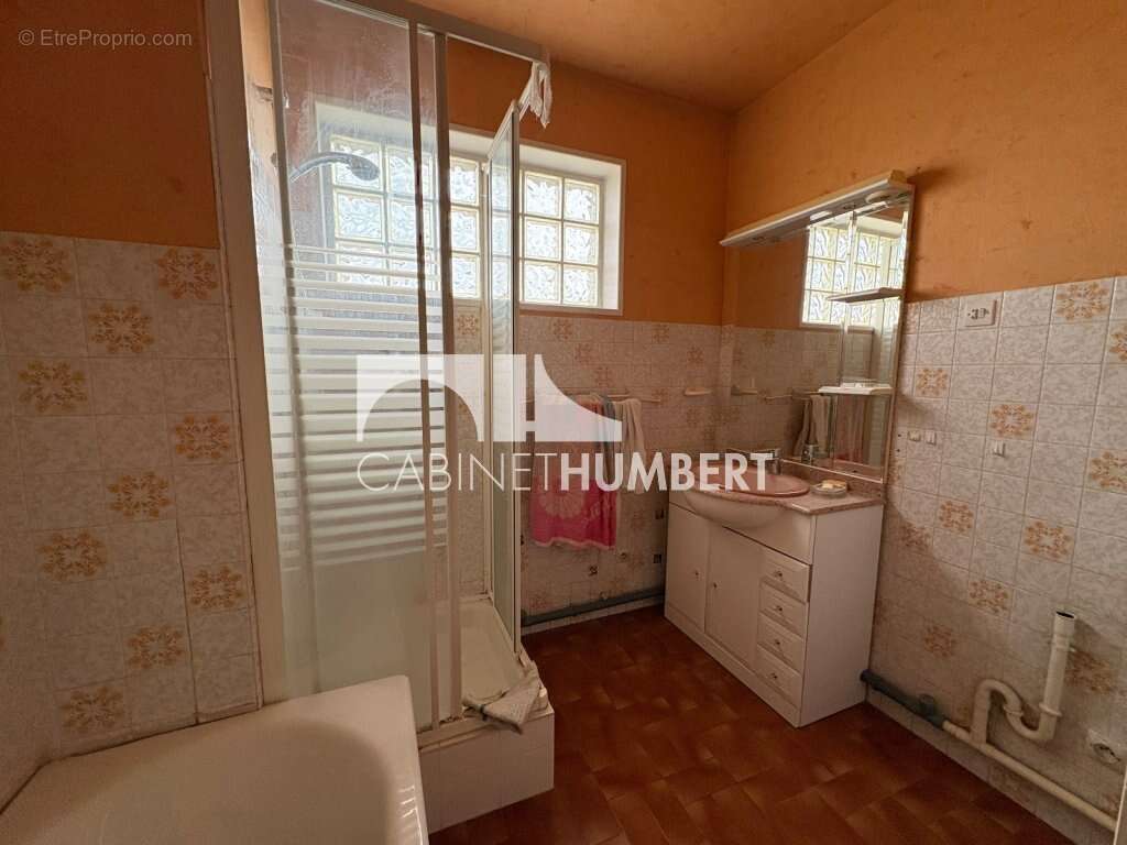 Appartement à LE CHAMBON-FEUGEROLLES
