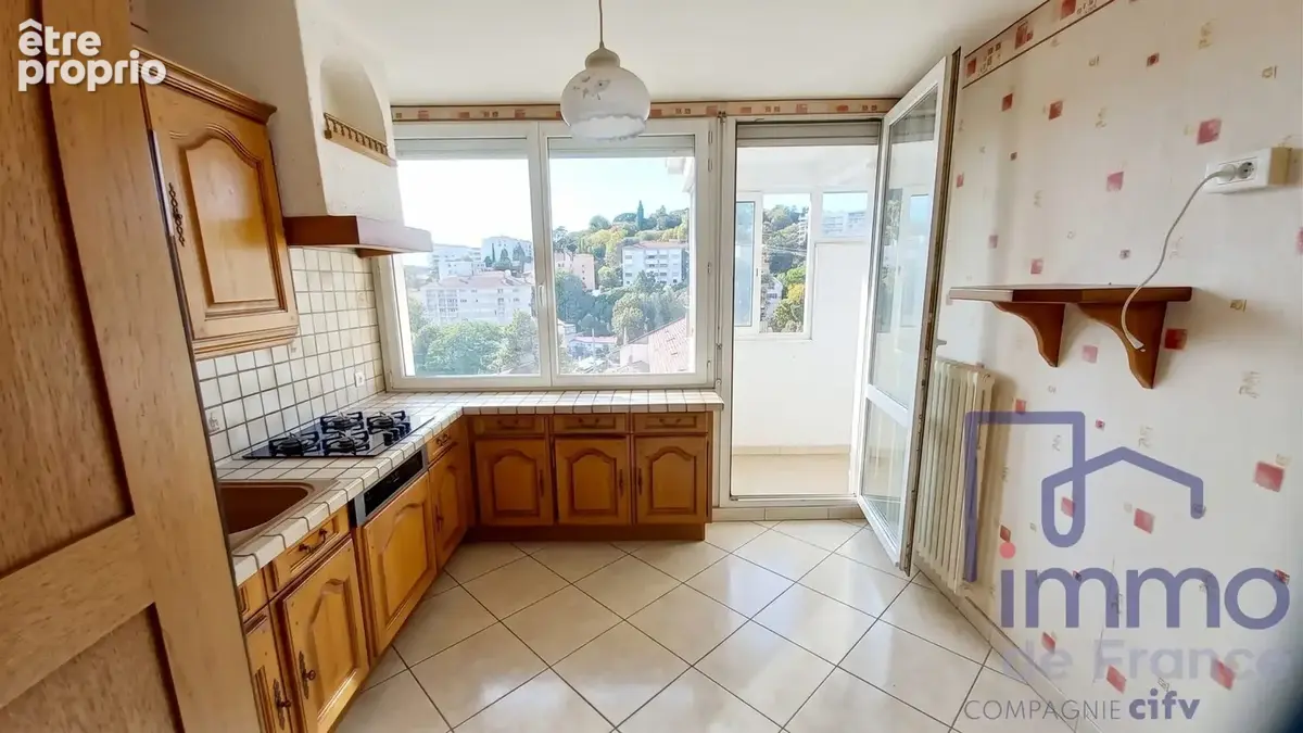 Appartement 4 pièces 75 m² à vendre à Saint-Etienne (42000) - photo 2