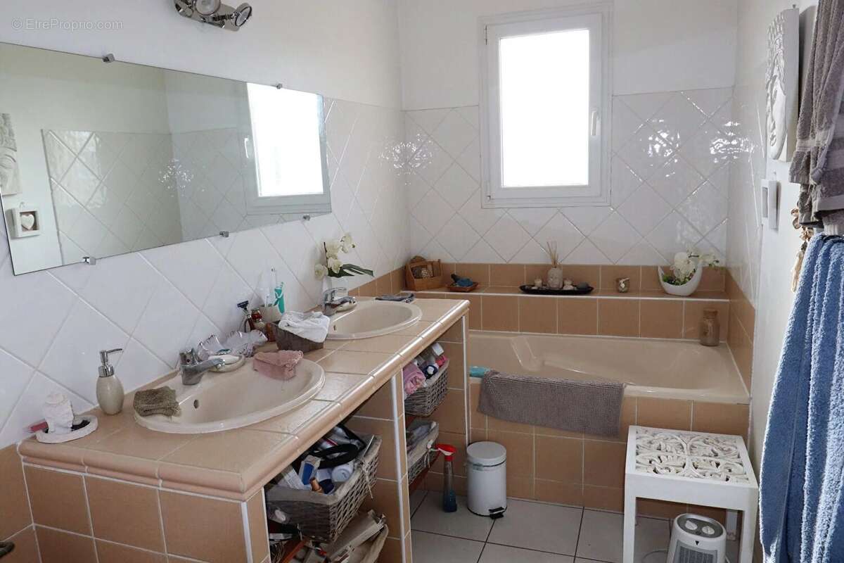 Maison à SAINT-CYR-SUR-MER