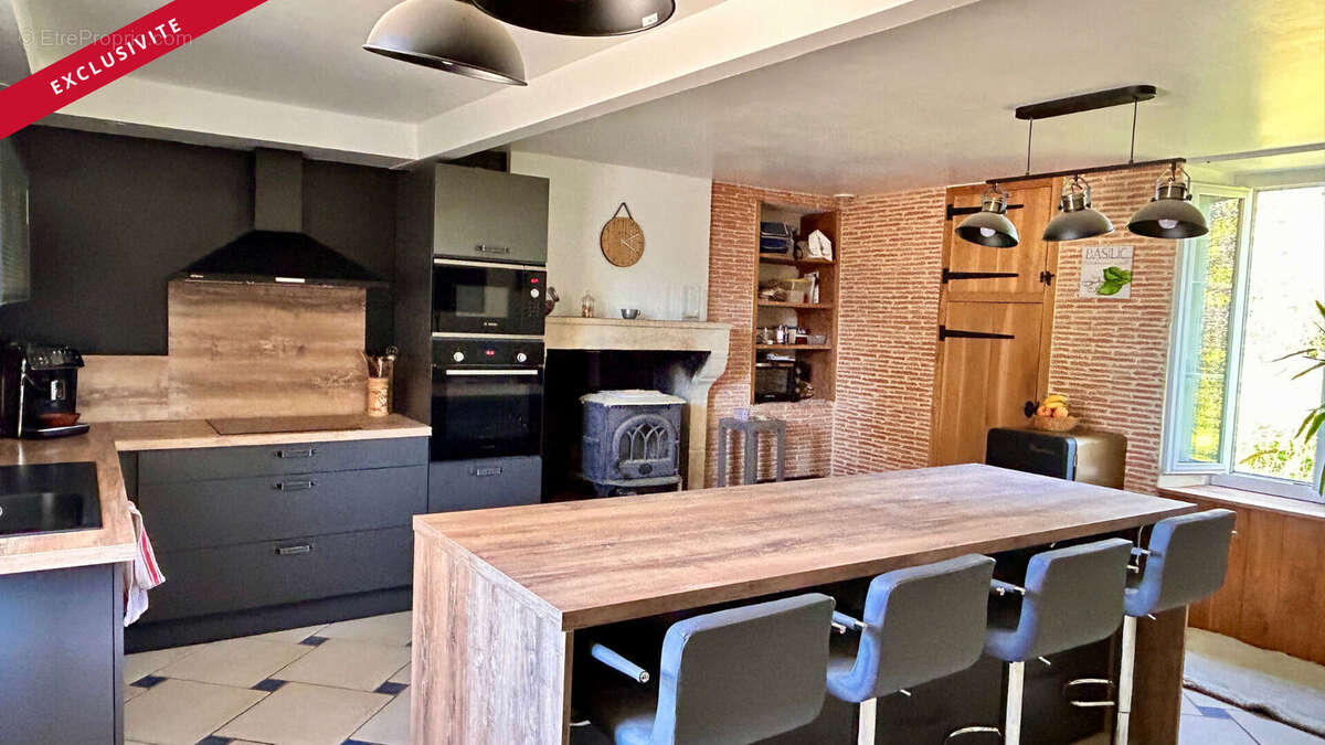 Maison à LA FERRIERE-AIROUX