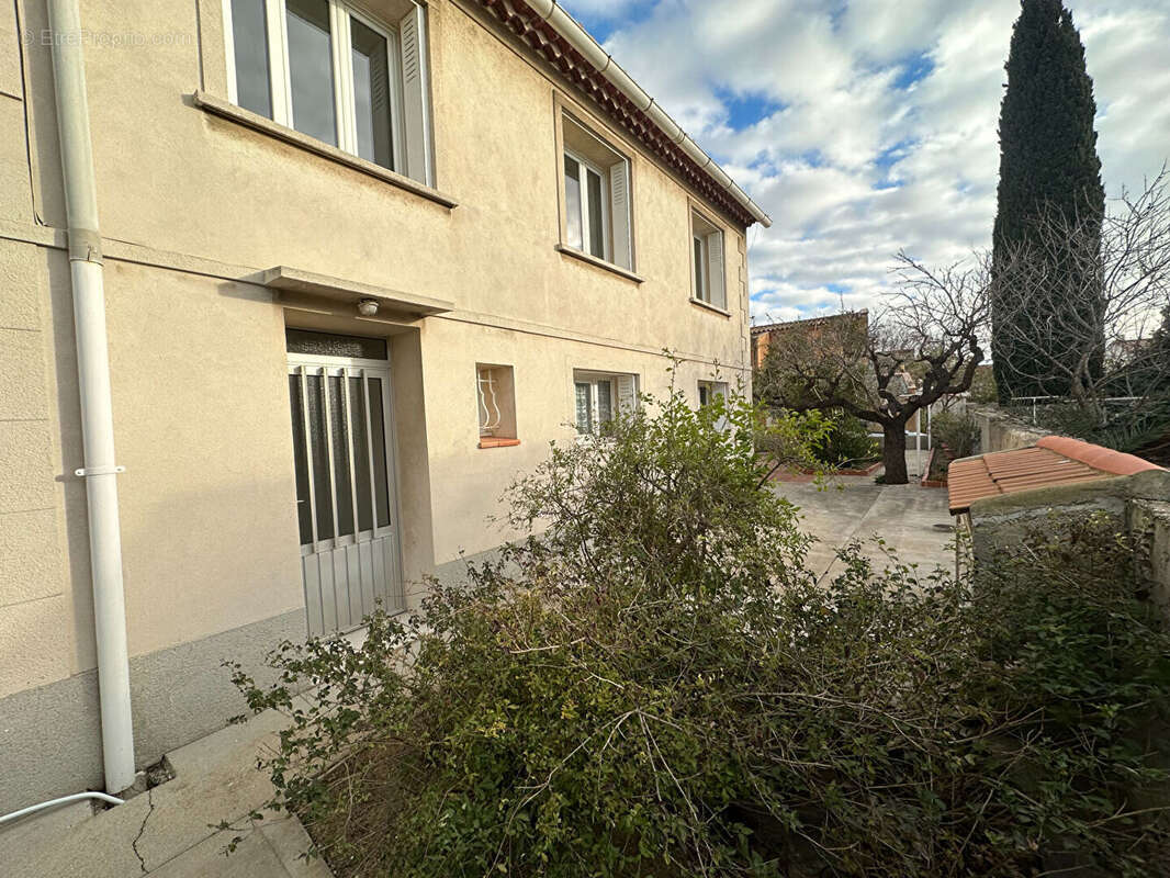 Maison à SAINT-MITRE-LES-REMPARTS