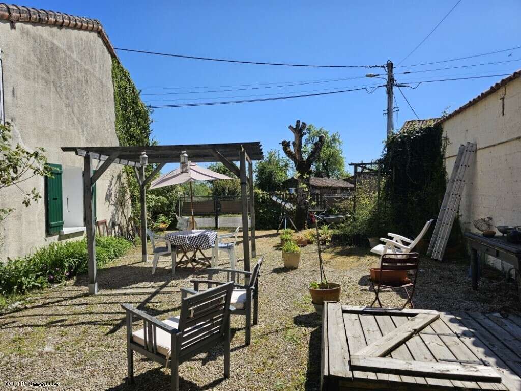 Maison à NANTEUIL-EN-VALLEE