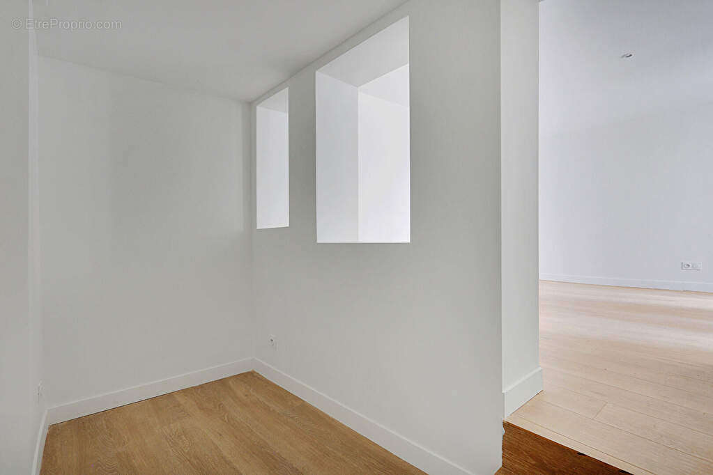 Appartement à PARIS-1E