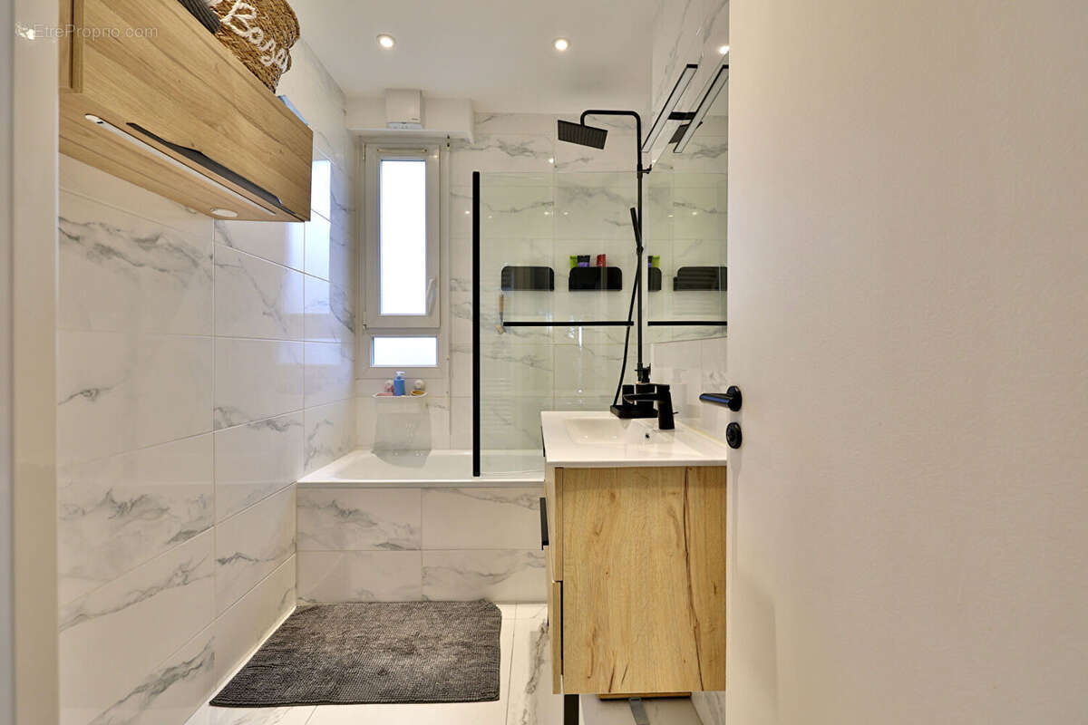 Appartement à CHARBONNIERES-LES-BAINS