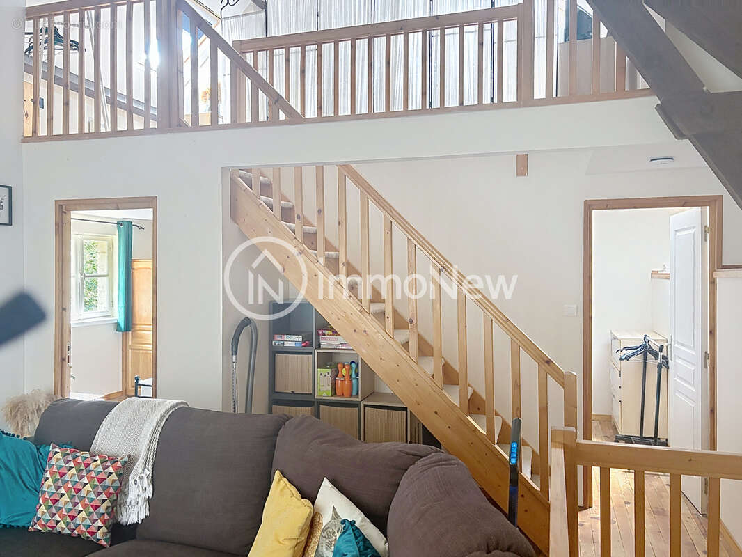 Maison 90 m2 ideal pied a terre sur 184 m2 de terre en plein bourg - photo 3