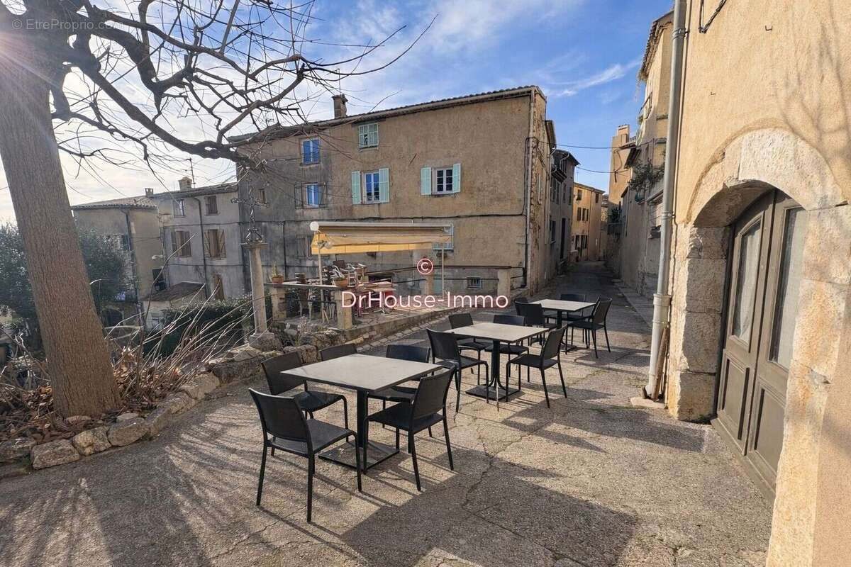 Commerce à SAINT-JEANNET