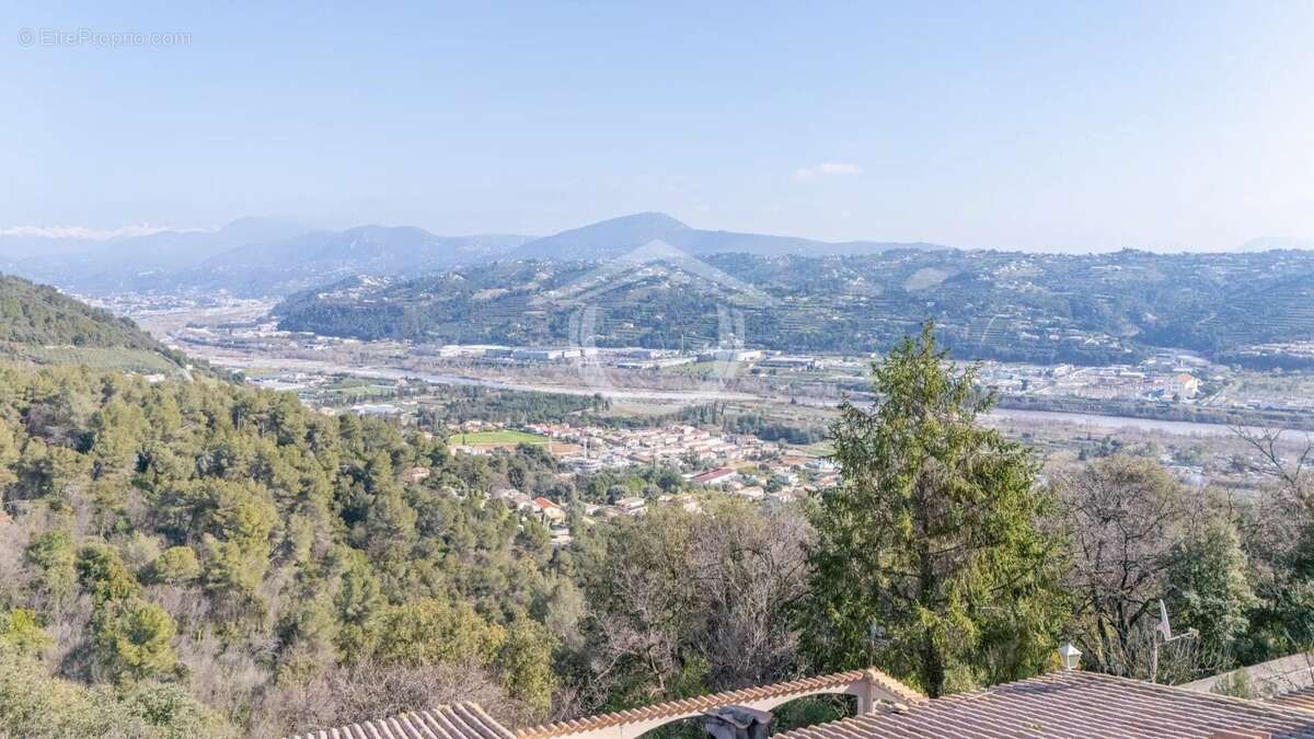 Maison à SAINT-LAURENT-DU-VAR