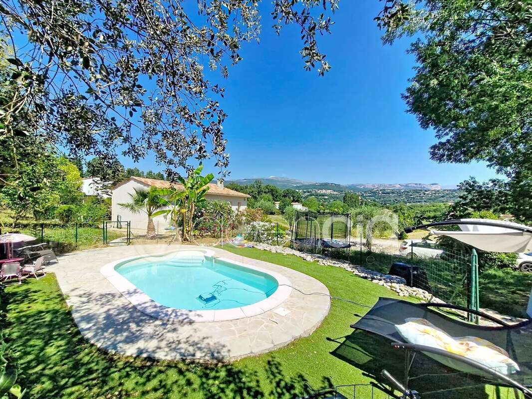 Maison à CHATEAUNEUF-GRASSE