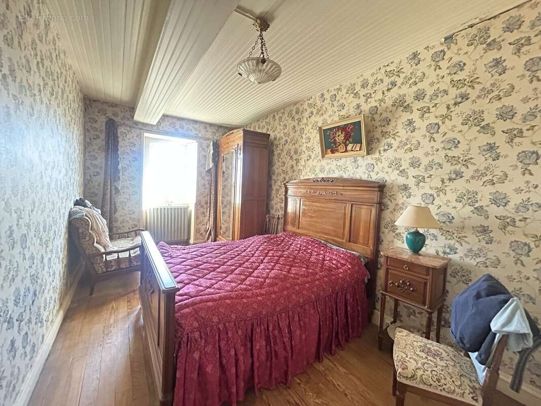 Maison 145 m² à Saint-Priest  - photo 7