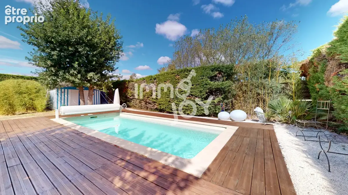 Maison de plain-pied   3 chambres, piscine et grand garage - photo 2