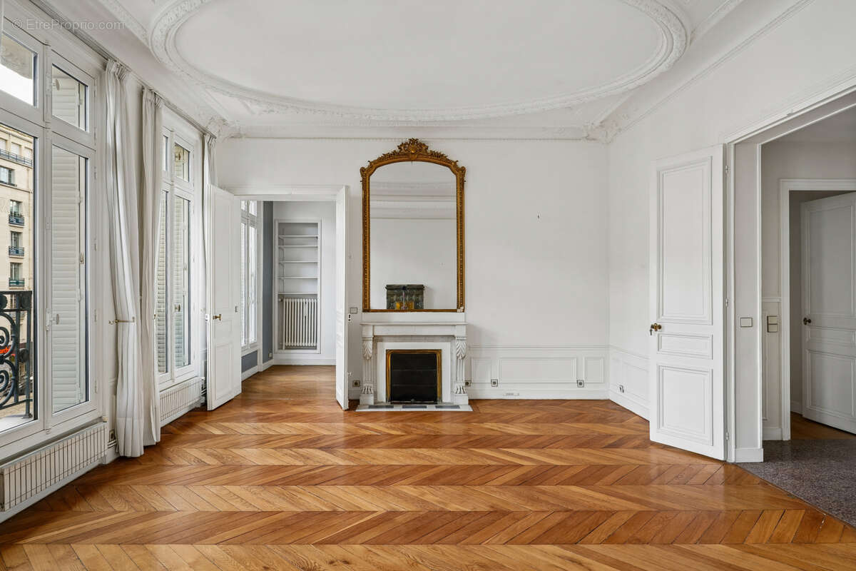 Appartement à PARIS-7E
