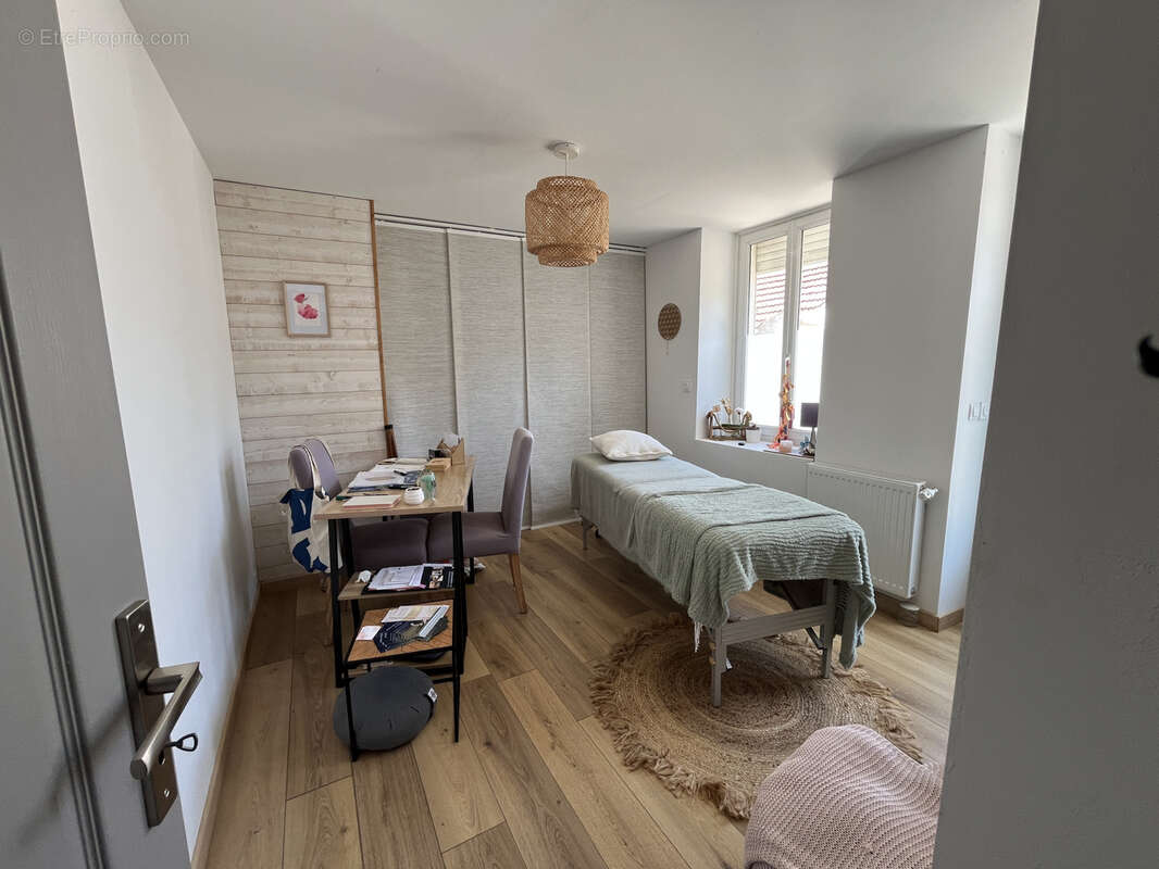 Maison à LA CHAPELLE-LA-REINE