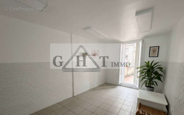 Local commercial - 42m² - pont cardinet - photo 2