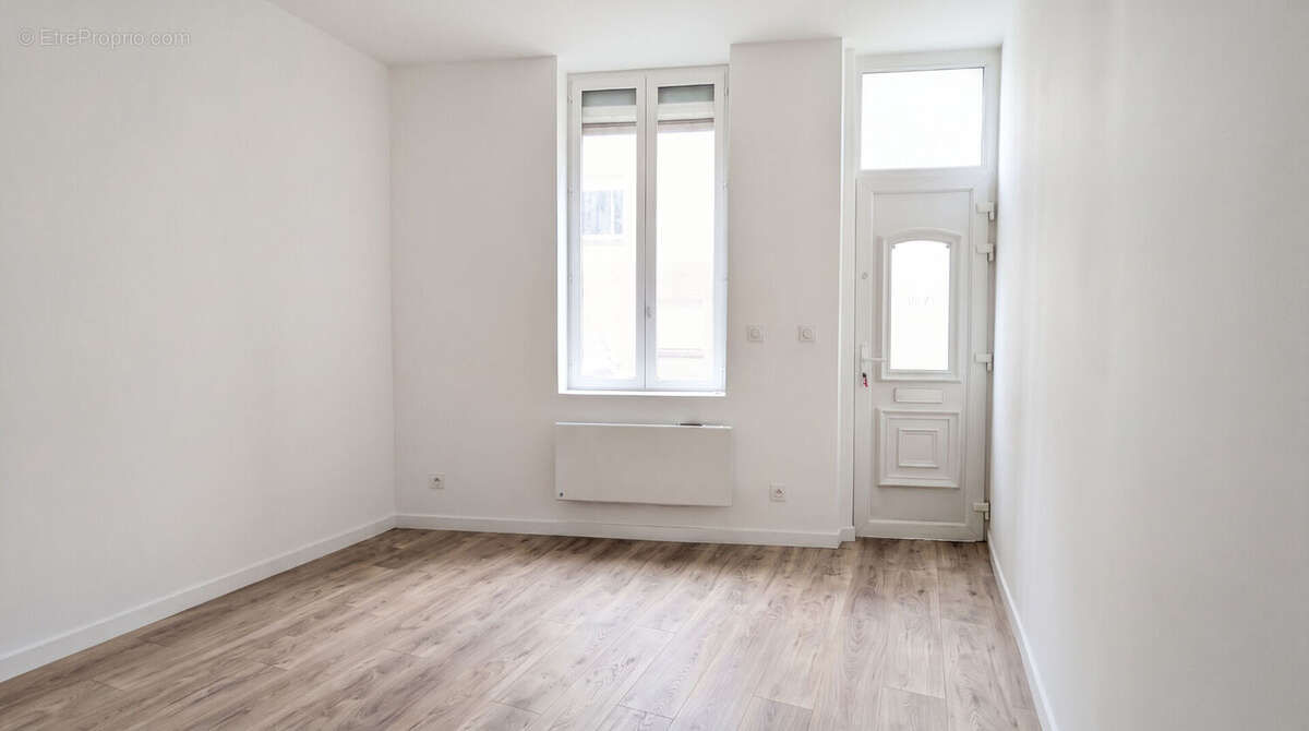 Maison familiale de 6 pièces, garage et cour. - photo 2