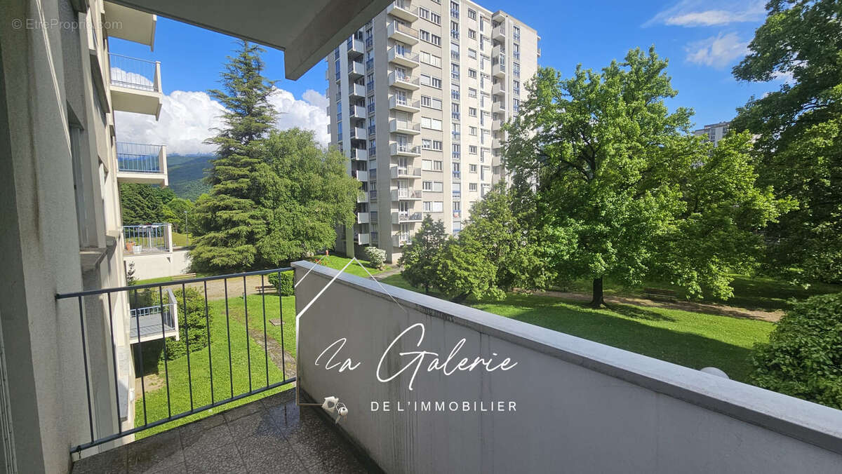 Appartement à SAINT-MARTIN-D'HERES
