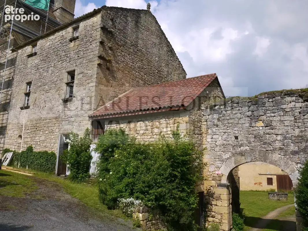  Propriété mitoyenne dans un château Médiéval du 14ème et 15eme siècles - photo 4