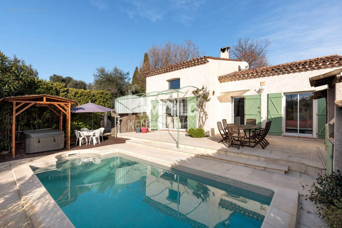 Maison à VALBONNE