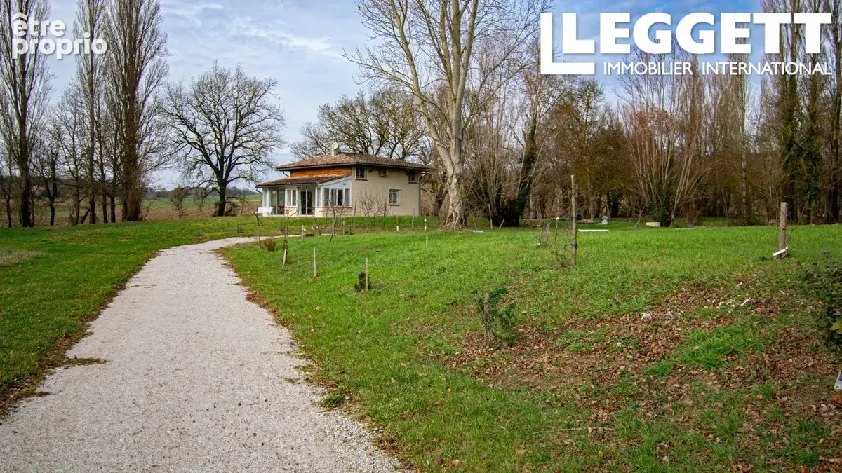Propriété de 2 maisons récentes de 166 m² et 85 m², garage de 180 m² sur 1,9 ha clôturés - photo 3